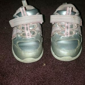 Walking kid shoes